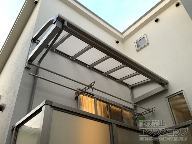 神奈川県横浜市ののバルコニー・ベランダ屋根 ソラリア R型 1500 ルーフタイプ 単体 積雪〜50cm対応 施工例
