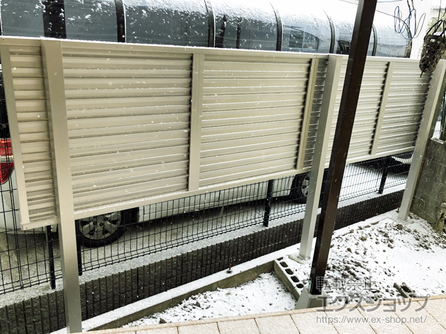 宮城県仙台市ののフェンス・柵 ミエーネ目隠しルーバーフェンス 上段のみ設置 自立建て用 施工例