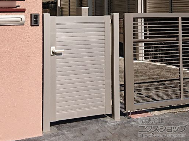 三重県松阪市のの門扉 シンプレオ門扉5型 横目隠し 片開き 門柱使用 施工例