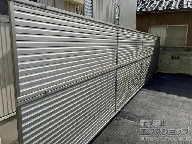 島根県松江市ののフェンス・柵 ミエーネフェンス 目隠しルーバータイプ 2段支柱 自立建て用 施工例