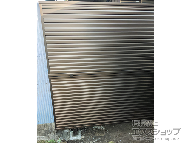 茨城県桜川市ののフェンス・柵 ミエーネフェンス 目隠しルーバータイプ 2段支柱 自立建て用 施工例