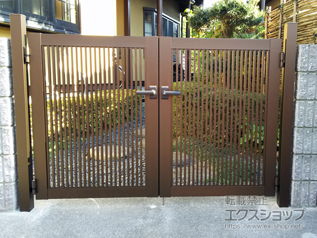 静岡県富士宮市のの門扉 シンプレオ門扉2型 縦格子 両開き 門柱使用 施工例