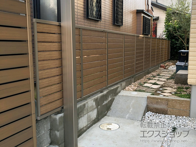 大阪府泉南市ののフェンス・柵 フェンスAB YS3型 横スリット3 木調カラー フリーポールタイプ 施工例