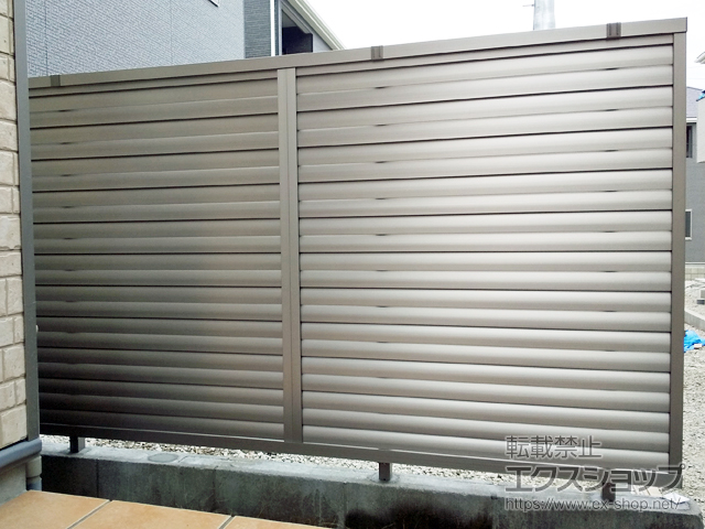 埼玉県上尾市ののフェンス・柵 フェンスAB YL3型 横ルーバー3　フリーポールタイプ 施工例