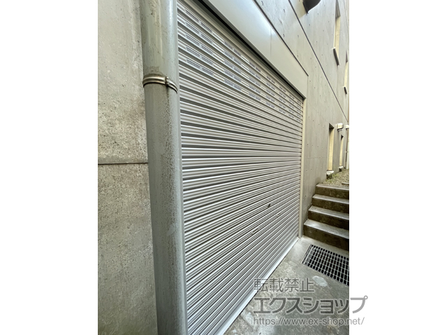 東京都北区ののガレージシャッター プラテアII スチールタイプ 手動式 内部付 *単窓仕様 施工例