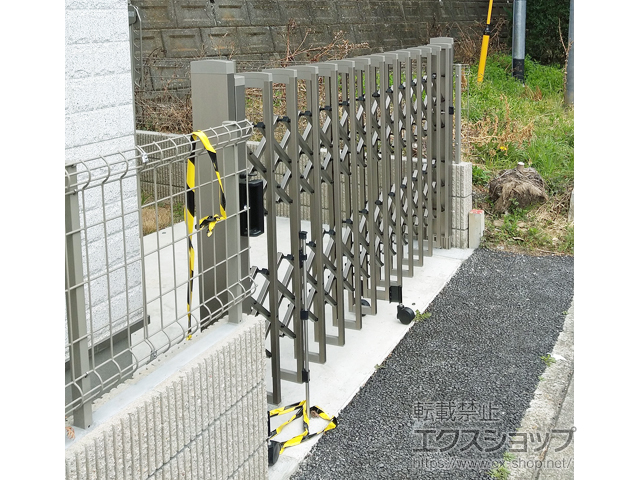 埼玉県さいたま市ののカーゲート トリップゲートII S型 傾斜地対応 ノンレール 片開き 26S 施工例