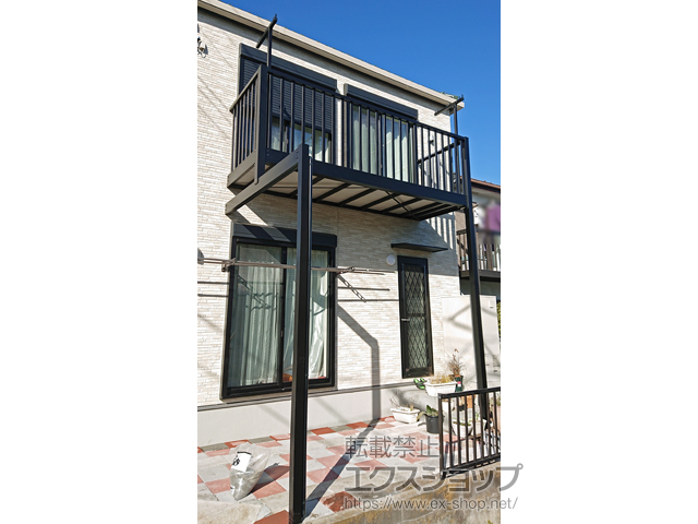 神奈川県横浜市のLIXIL リクシル（トステム）のバルコニー ビューステージHスタイル 縦太格子 単体 柱建て式 *馬梁1か所 施工例