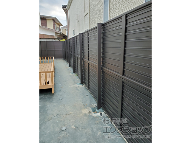 神奈川県横浜市ののフェンス・柵 モクアルフェンス 目隠しタイプ 2段支柱 自立建て用 施工例