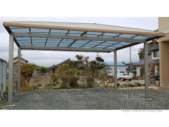三重県鈴鹿市ののカーポート フーゴAプラス (アーチスタイル) ワイド 木調色 積雪〜20cm対応 施工例