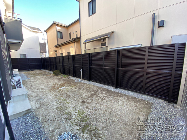 愛知県岩倉市ののフェンス・柵 ミエーネフェンス 目隠しルーバータイプ 2段支柱 自立建て用 施工例