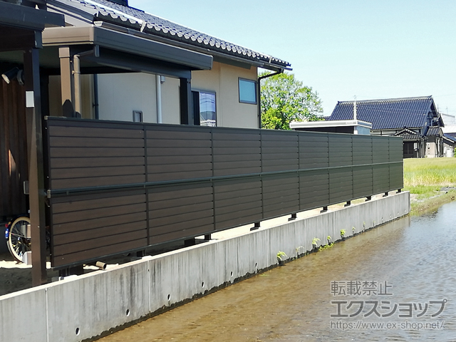 富山県富山市ののフェンス・柵 モクアルフェンス 目隠しタイプ 2段支柱 自立建て用 施工例