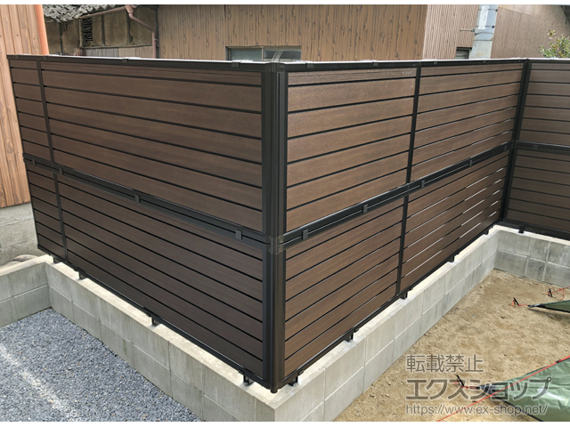 熊本県菊池郡菊陽町ののフェンス・柵 モクアルフェンス 目隠しタイプ 2段支柱 ブロック建て用 施工例