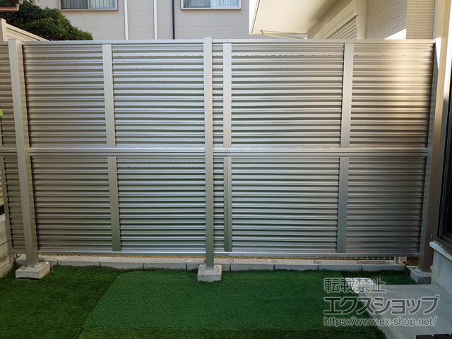 愛知県名古屋市ののフェンス・柵 ミエーネフェンス 目隠しルーバータイプ 2段支柱 自立建て用 施工例