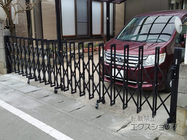 栃木県小山市ののカーゲート トリップゲートII 2型 スタンダード ノンレール 片開き　55S 施工例