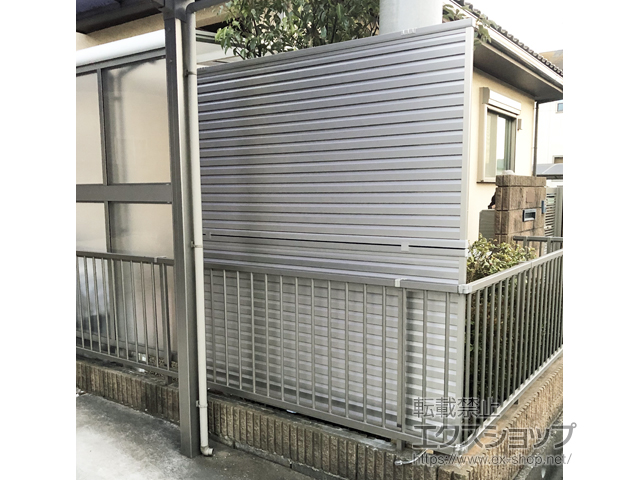 茨城県土浦市ののフェンス・柵 ミエーネフェンス 目隠しルーバータイプ 2段支柱 自立建て用 施工例