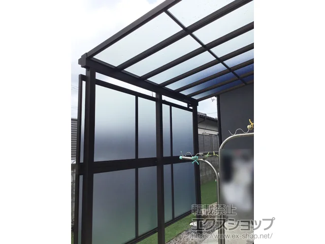 福岡県那珂川市ののテラス屋根、フェンス・柵・塀 ソラリア F型 テラスタイプ 単体 積雪〜20cm対応 施工例