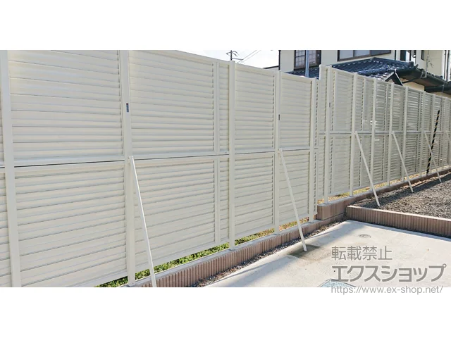 福島県いわき市のValue Selectのフェンス・柵・塀 ミエーネフェンス 目隠しルーバータイプ 2段支柱 ブロック建て用 施工例
