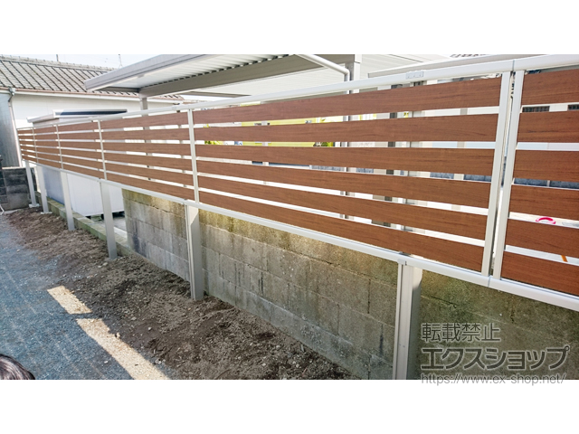 鹿児島県姶良市ののフェンス・柵 ルシアスフェンスF04型 横板 木目カラー 上段のみ設置 自立建て用 施工例