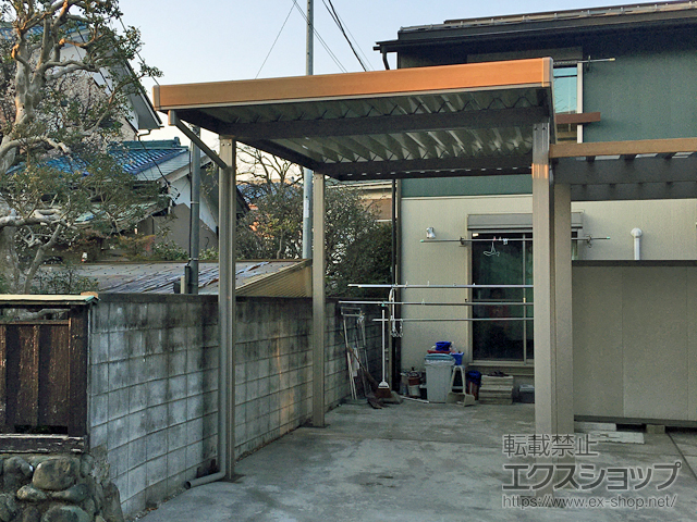 東京都八王子市のLIXIL リクシル（トステム）のカーポート テリオスポートIII 1500 角柱4本柱 積雪〜50cm対応 木調マテリアルカラー 施工例