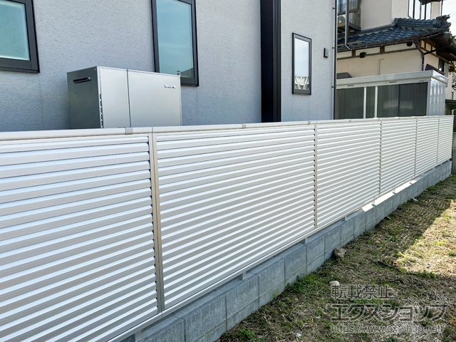 新潟県新発田市ののフェンス・柵 シンプレオフェンス13型 ルーバー 自由柱施工 施工例