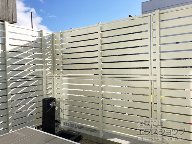 愛知県東海市ののフェンス・柵 シンプレオフェンスSY1型 横スリット 2段支柱 ブロック建て用（パネル2段） 施工例