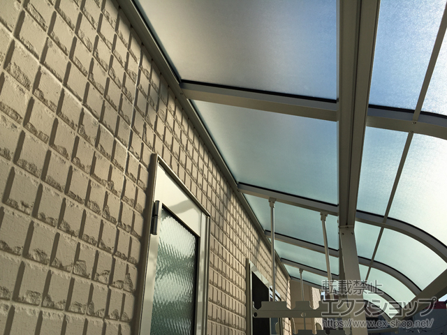 大阪府大阪市ののバルコニー・ベランダ屋根 スピーネ R型 屋根タイプ 連棟 積雪〜20cm対応 施工例