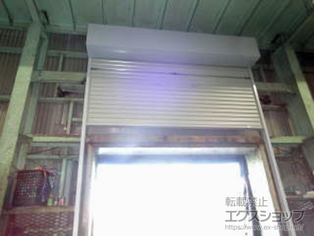 神奈川県横須賀市ののガレージシャッター プラテアII スチールタイプ 手動式 内部付 *単窓仕様 施工例