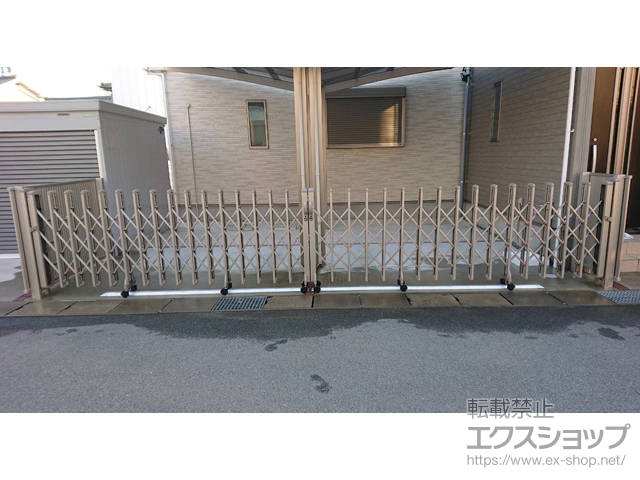 兵庫県姫路市ののカーゲート レイオス1型 センターガイドレール 両開き 34-34W 施工例