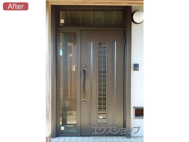 千葉県山武市のLIXIL リクシル（トステム）のガレージシャッター リシェント玄関ドア3 アルミ仕様 片袖仕様(ランマ付)R C20N型 ※手動仕様 施工例