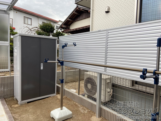 福岡県糟屋郡須惠町ののフェンス・柵 ミエーネフェンス 目隠しルーバータイプ 2段支柱（上段タイプ） 自立建て用 施工例