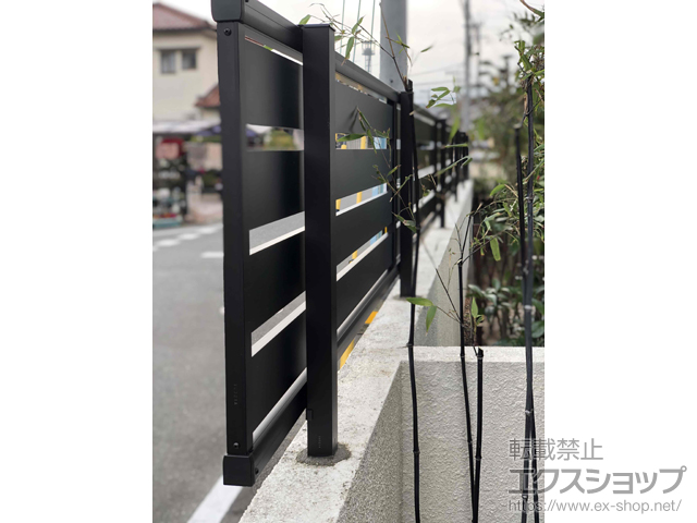 福岡県春日市ののフェンス・柵 シンプレオフェンスSY1型 横スリット 自由柱施工 施工例