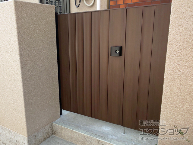 愛知県名古屋市のの門扉 ルシアス門扉BM01型 リブモール(鋲なし) 両開き親子 木調カラー 門柱使用 施工例