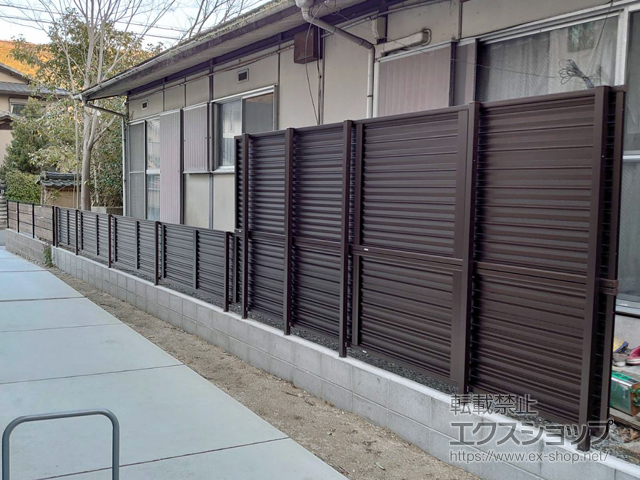 京都府京都市ののフェンス・柵 ミエーネフェンス 目隠しルーバータイプ 2段支柱 ブロック建て用（パネル2段） 施工例