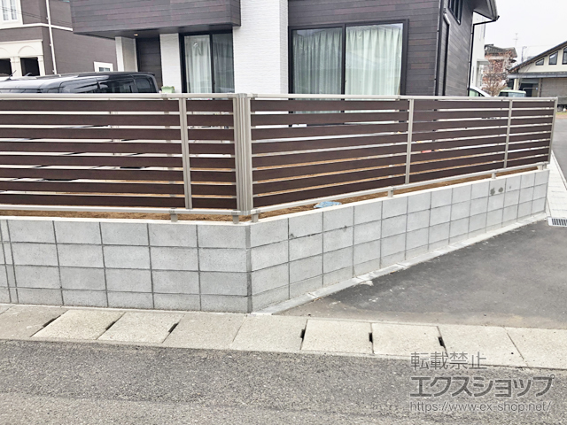 宮崎県宮崎市ののフェンス・柵 ルシアスフェンスF04型 横板 木目カラー 自由柱施工 施工例