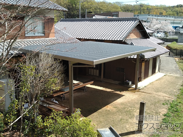 香川県木田郡三木町のLIXIL リクシル（トステム）のカーポート テリオスポートIII 900 3台用 角柱4本仕様 積雪〜30cm対応 施工例