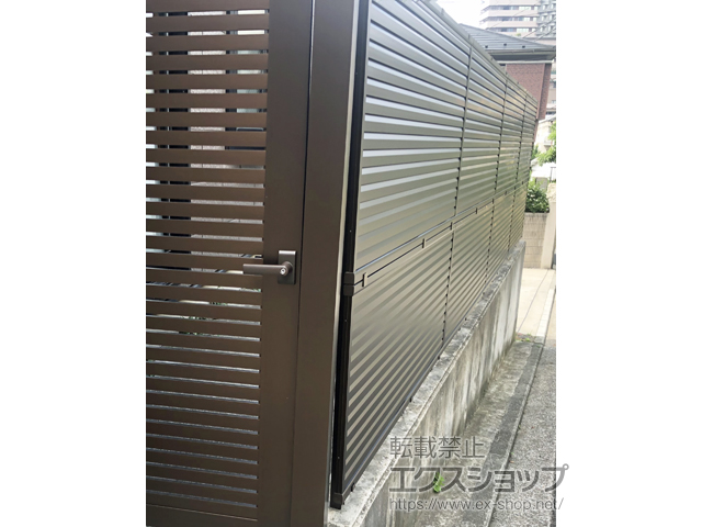 神奈川県横浜市ののフェンス・柵 ミエーネフェンス 目隠しルーバータイプ 2段支柱 ブロック建て用 施工例