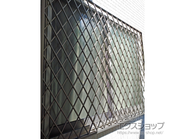 埼玉県八潮市のLIXIL リクシル（トステム）の面格子・窓格子 【特注】アルミ面格子 ヒシクロス 施工例