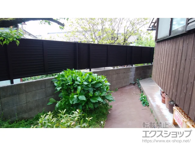 福岡県直方市のYKKAPのフェンス・柵・塀 ミエーネフェンス 目隠しルーバータイプ 施工例