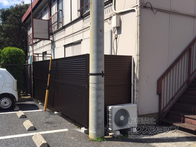 千葉県船橋市ののフェンス・柵 ミエーネフェンス 目隠しルーバータイプ 2段支柱 自立建て用　自由柱施工 施工例