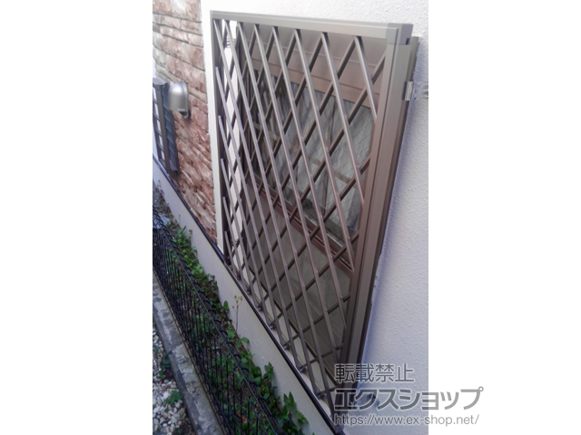 東京都世田谷区のLIXIL リクシル（トステム）の面格子・窓格子 【特注】アルミ面格子 ヒシクロス 施工例