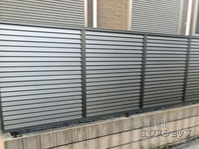 埼玉県越谷市ののフェンス・柵 プレスタフェンス 8型 横ルーバー　フリーポールタイプ 施工例