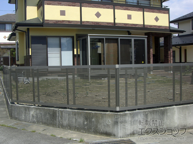 山梨県南アルプス市ののフェンス・柵 ニュービラフェース1型　フリー支柱タイプ 施工例