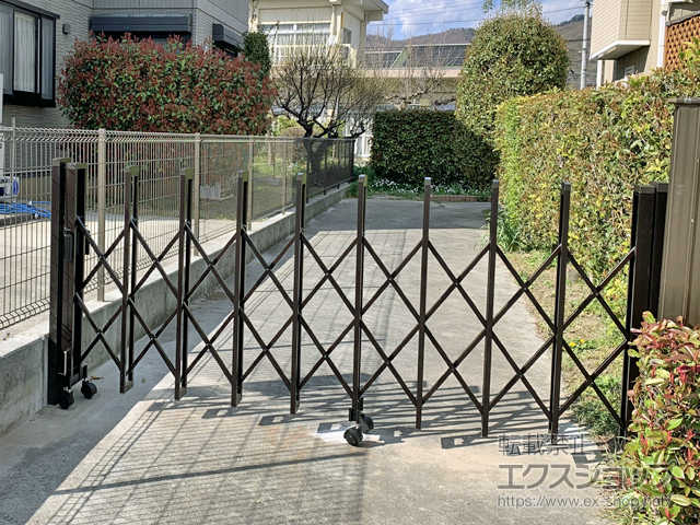 山梨県甲府市ののカーゲート トリップゲートII 1型 シンプル ノンレール 片開き 30S 施工例