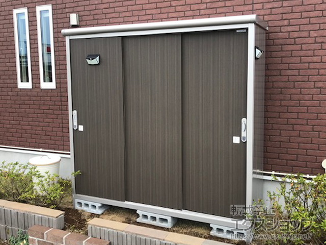 千葉県八千代市のの物置・屋外倉庫 エスモ 一般型 2100×650×1959 ESE-2106A-DW 施工例