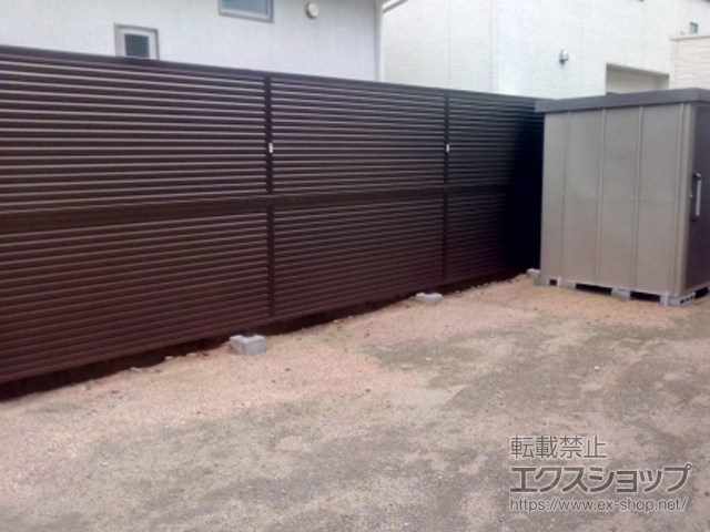 福井県敦賀市ののフェンス・柵 ミエーネフェンス 目隠しルーバータイプ 2段支柱 自立建て用（パネル2段） 施工例