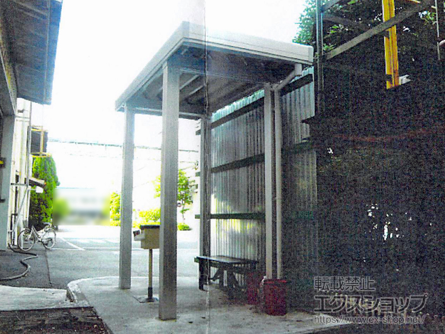 兵庫県尼崎市のLIXIL リクシル（トステム）のカーポート テリオスポートIII 3000 小屋根タイプ 角柱4本柱 積雪〜100cm対応 施工例