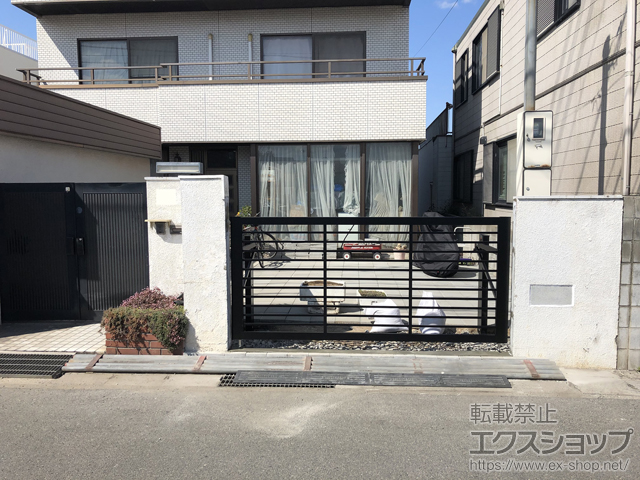 岡山県岡山市ののカーゲート スウィングアップゲート1型 横格子 手動式 施工例