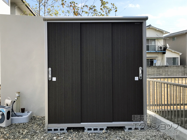 岡山県倉敷市のの物置・屋外倉庫 エスモ 一般型 1797×900×1959 ESE-1809A-ＤＷ 施工例