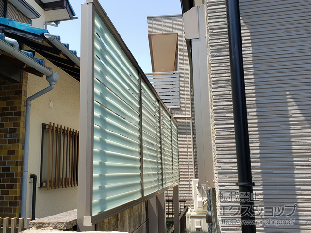 神奈川県大和市ののフェンス・柵 プレスタフェンス 8S型 採光ルーバー アルミ多段柱使用(パネル1段) 施工例