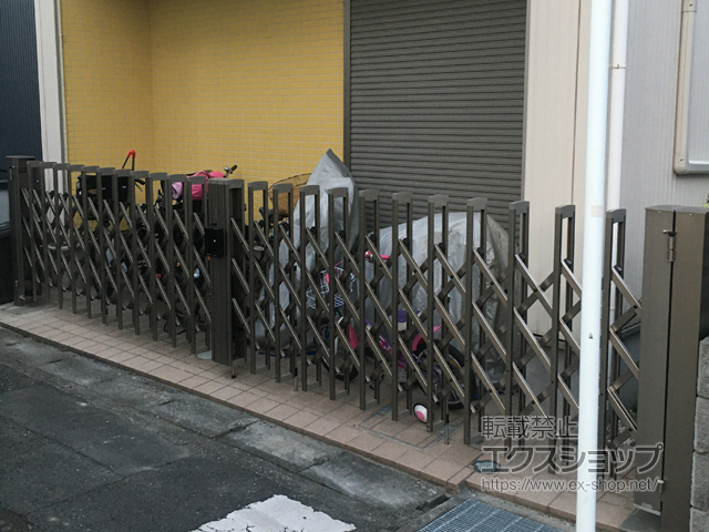 神奈川県川崎市ののカーゲート トリップゲートII N型 ノンキャスター 両開き 60W(30S+30M) 施工例